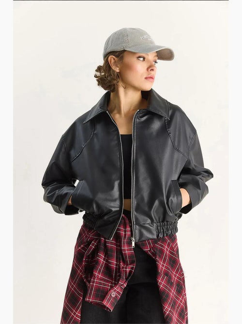 Veste décontractée en similicuir avec fermeture éclair et poches lucci - Kiabi Veste décontractée en similicuir avec fermeture éclair et poches lucci - Kiabi