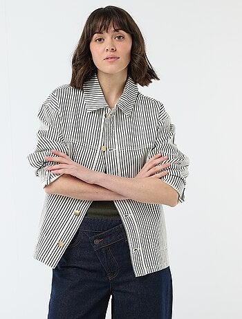 Veste denim courte avec 2 poches plaquées