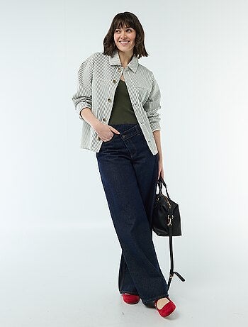 Veste denim courte avec 2 poches plaquées