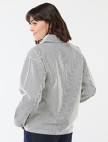 Veste denim courte avec 2 poches plaquées