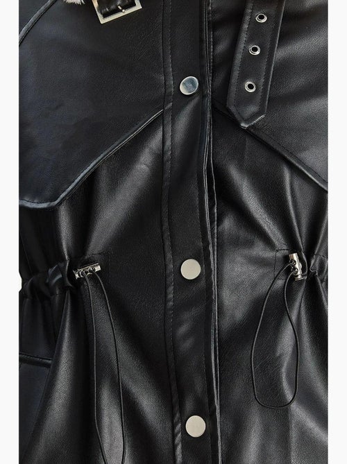 Veste effet cuir détail fausse fourrure lucci - Kiabi Veste effet cuir détail fausse fourrure lucci - Kiabi