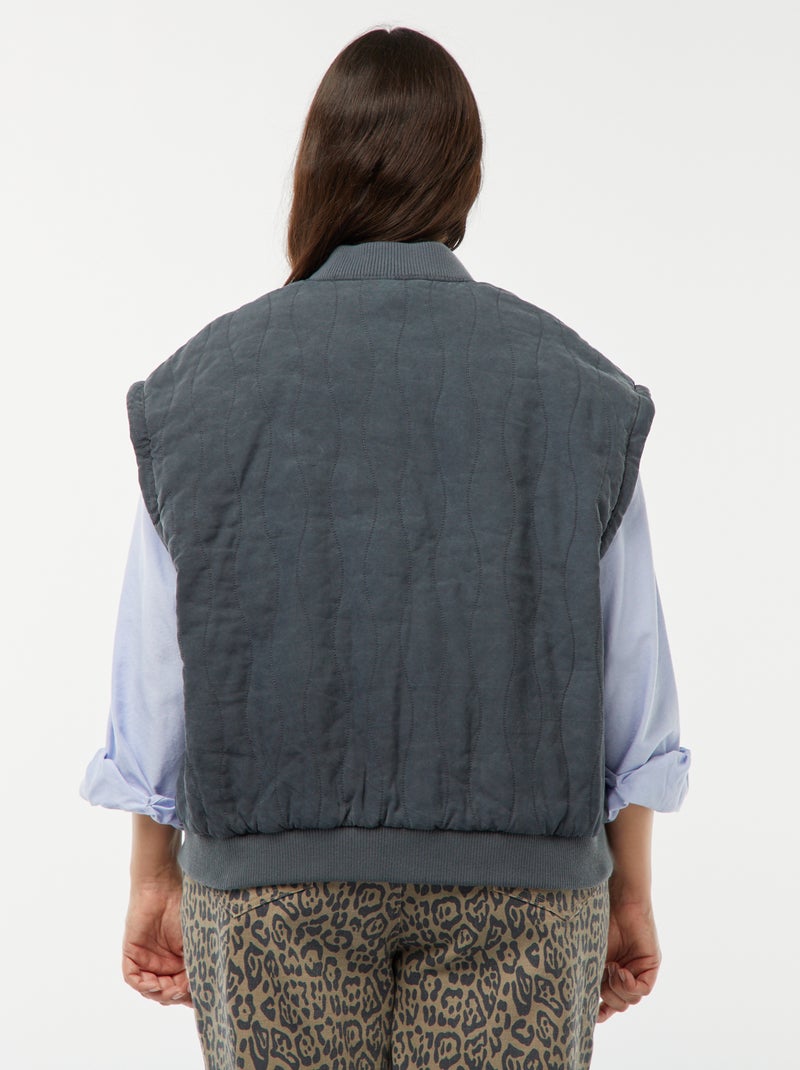 Veste en coton matelassée avec vagues verticales NOIR - Kiabi