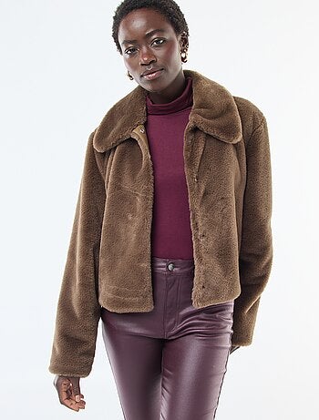 Veste en fausse fourrure à ouverture pressionnée