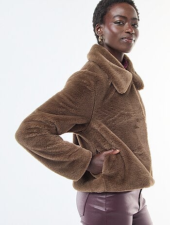 Veste en fausse fourrure à ouverture pressionnée