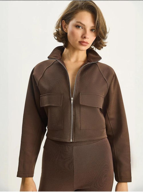 Veste en gabardine avec col chemise et poches lucci - Kiabi Veste en gabardine avec col chemise et poches lucci - Kiabi