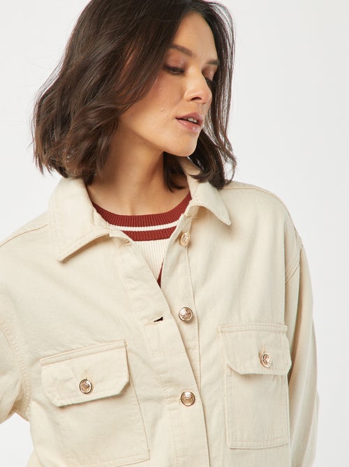 Veste en jean avec boutons dorés - Kiabi