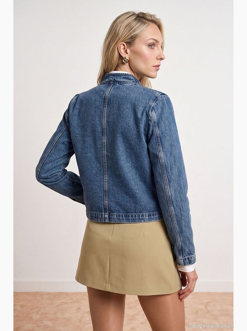 Veste en jean courte à boutons dorés dilvin - Kiabi Veste en jean courte à boutons dorés dilvin - Kiabi
