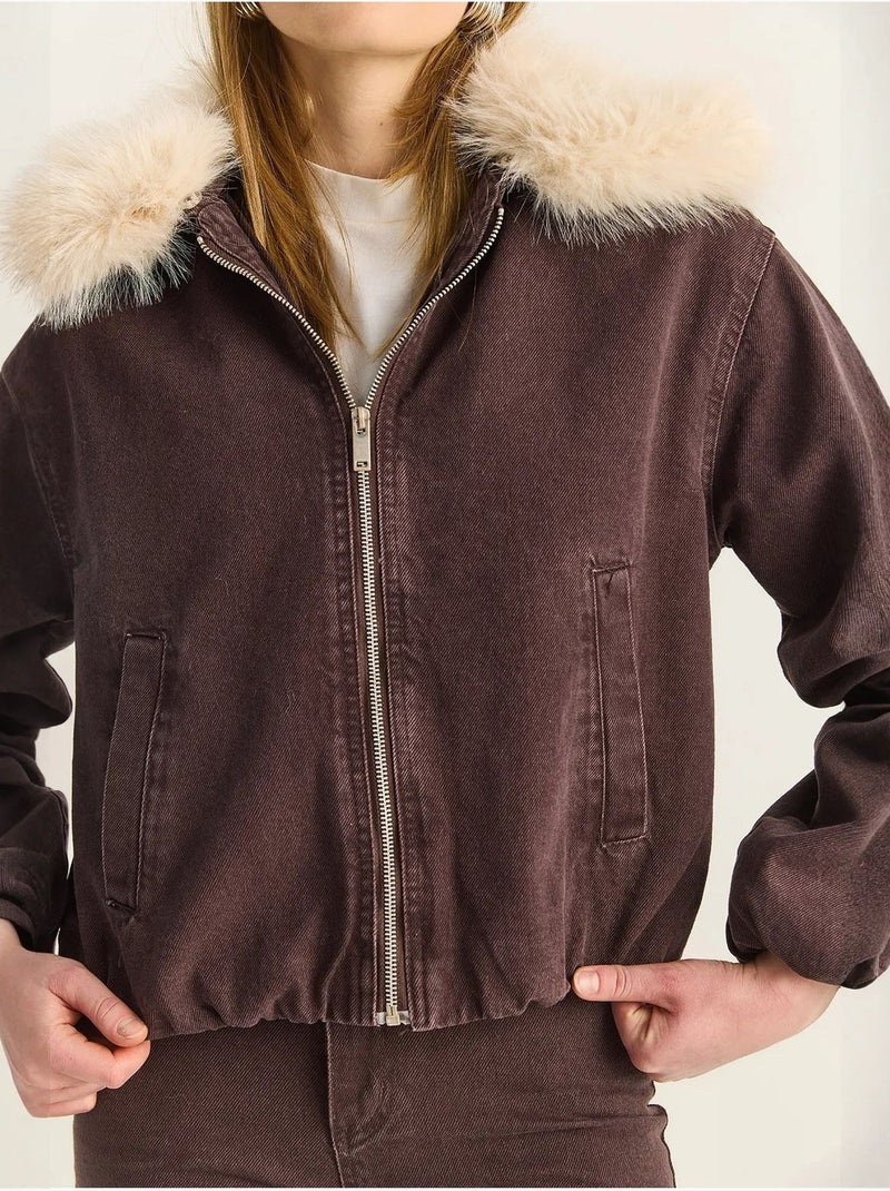 Veste en jean courte avec détails en fausse fourrure lucci Marron foncé - Kiabi