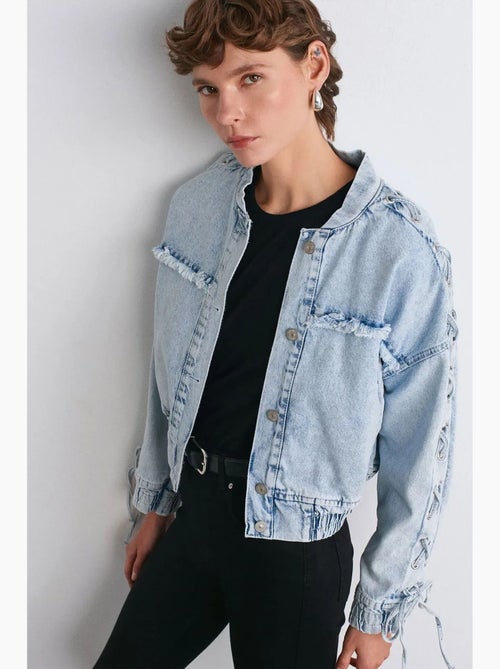 Veste en jean courte col chemise dilvin - Kiabi Veste en jean courte col chemise dilvin - Kiabi