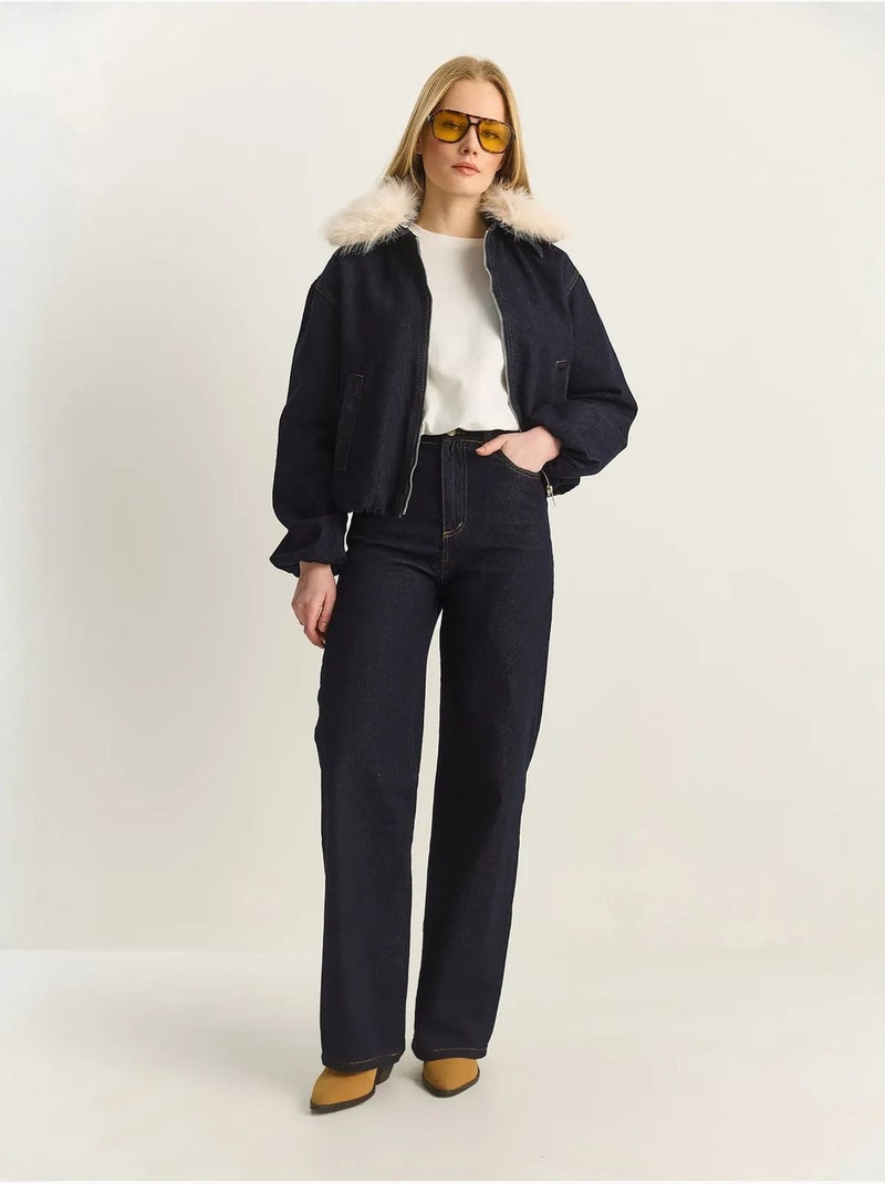 Veste en jean courte lucci avec détails en fausse fourrure Bleu marine - Kiabi