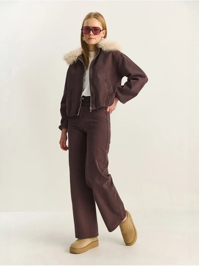 Veste en jean courte lucci avec détails en fausse fourrure Marron foncé - Kiabi