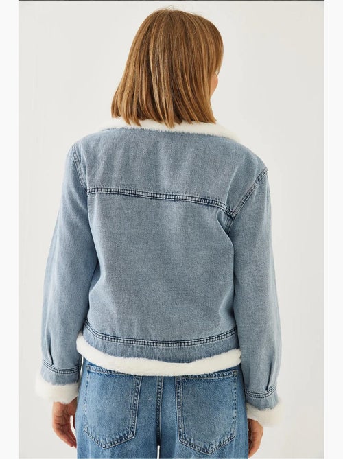 Veste en jean en fausse fourrure avec ceinture lucci - Kiabi Veste en jean en fausse fourrure avec ceinture lucci - Kiabi