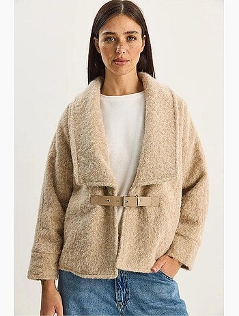 Veste en peluche boutonnée avec col. Lucci