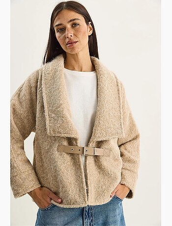 Veste en peluche boutonnée avec col. Lucci