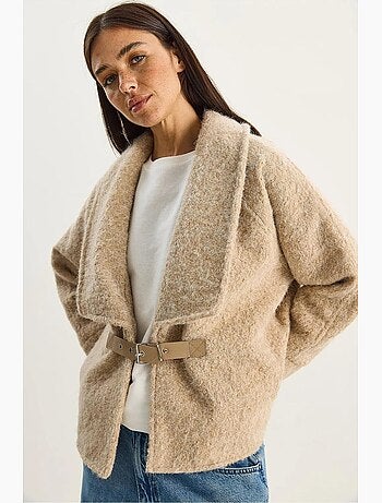 Veste en peluche boutonnée avec col. Lucci