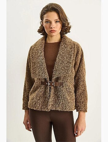 Veste en peluche boutonnée avec col. Lucci