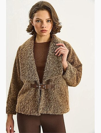 Veste en peluche boutonnée avec col. Lucci
