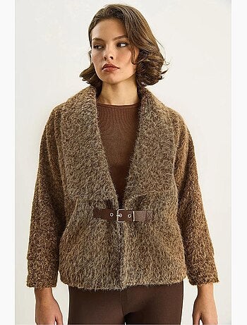 Veste en peluche boutonnée avec col. Lucci