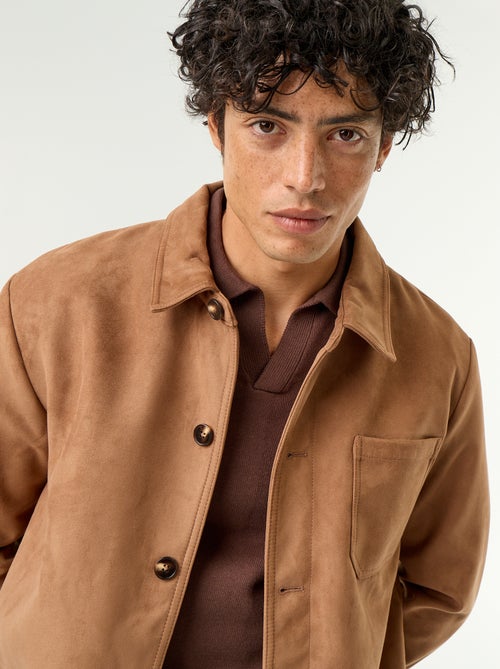 Veste en suédine boutonnée avec poches plaquées - Kiabi Veste en suédine boutonnée avec poches plaquées - Kiabi