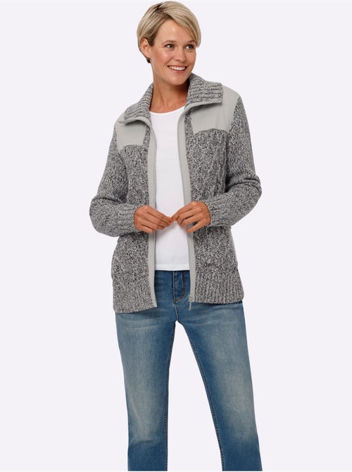 Veste en tricot avec col à revers et poches raglan - Taille longue - Moda Vilona - Kiabi Veste en tricot avec col à revers et poches raglan - Taille longue - Moda Vilona - Kiabi