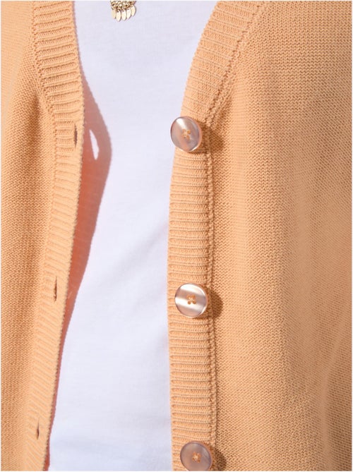 Veste en tricot avec encolure en V et manches raglan longues - Taille standard - Witt - Kiabi Veste en tricot avec encolure en V et manches raglan longues - Taille standard - Witt - Kiabi