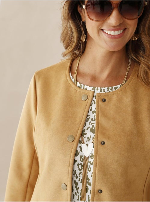 Veste encolure ronde en suédine - Kiabi Veste encolure ronde en suédine - Kiabi