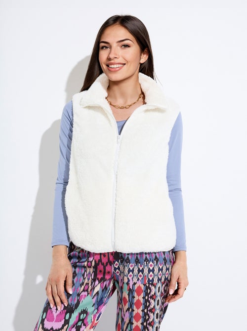 Veste fausse fourrure sans manches col montant - Kiabi