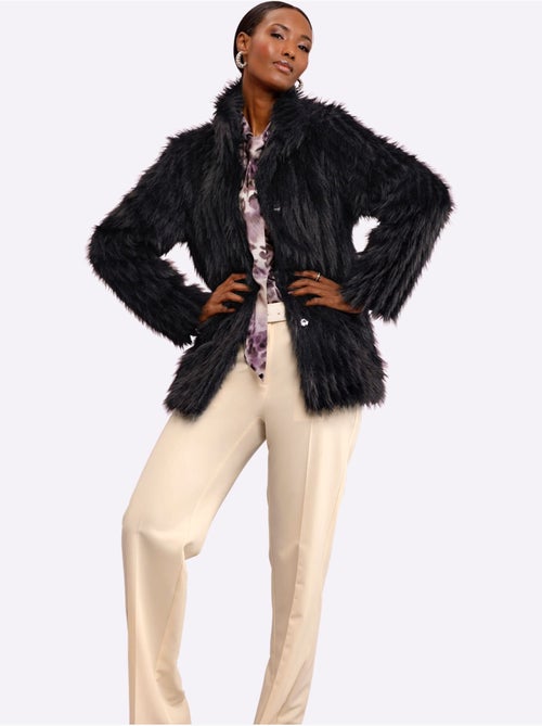 Veste Imitation Fourrure Forme Affinante - Taille Standard - Helline - Kiabi Veste Imitation Fourrure Forme Affinante - Taille Standard - Helline - Kiabi