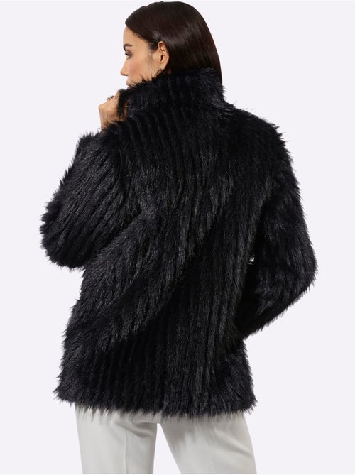 Veste Imitation Fourrure Forme Affinante - Taille Standard - Helline - Kiabi Veste Imitation Fourrure Forme Affinante - Taille Standard - Helline - Kiabi
