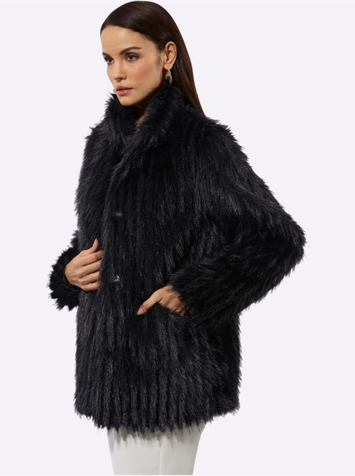 Veste Imitation Fourrure Forme Affinante - Taille Standard - Helline - Kiabi Veste Imitation Fourrure Forme Affinante - Taille Standard - Helline - Kiabi