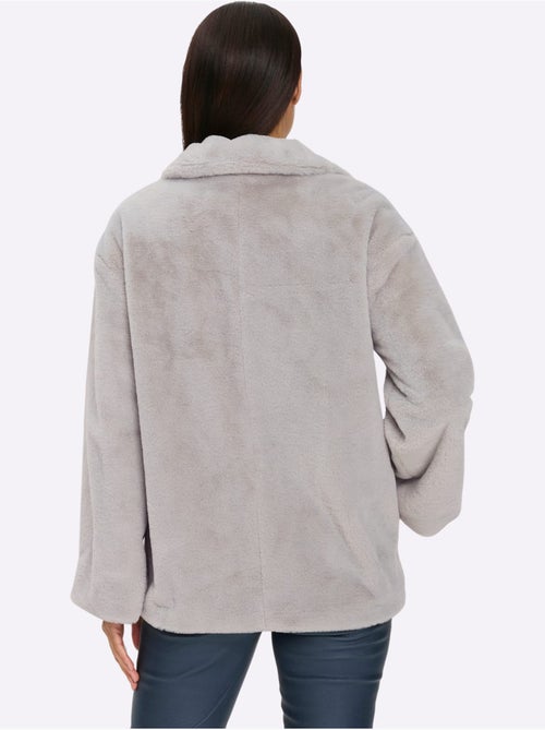 Veste Imitation Fourrure Imitation Fourrure De Qualité - Taille Standard - Helline - Kiabi Veste Imitation Fourrure Imitation Fourrure De Qualité - Taille Standard - Helline - Kiabi