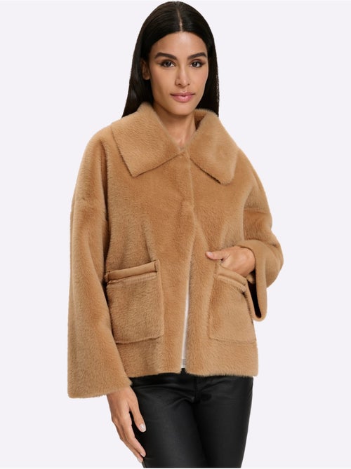 Veste imitation fourrure imitation fourrure douce - taille standard - helline - Kiabi Veste imitation fourrure imitation fourrure douce - taille standard - helline - Kiabi