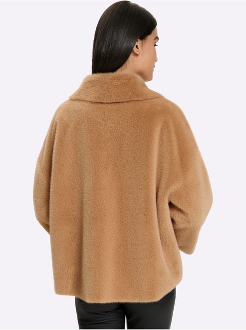 Veste imitation fourrure imitation fourrure douce - taille standard - helline - Kiabi Veste imitation fourrure imitation fourrure douce - taille standard - helline - Kiabi