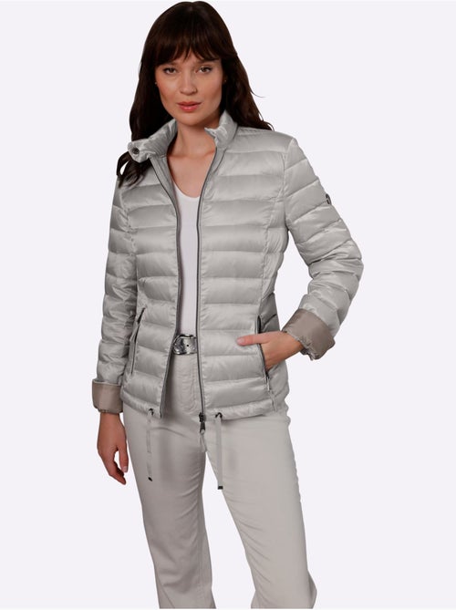 Veste Légère En Duvet Superbe Qualité Légèrement Brillante - Taille Standard - Helline - Kiabi Veste Légère En Duvet Superbe Qualité Légèrement Brillante - Taille Standard - Helline - Kiabi