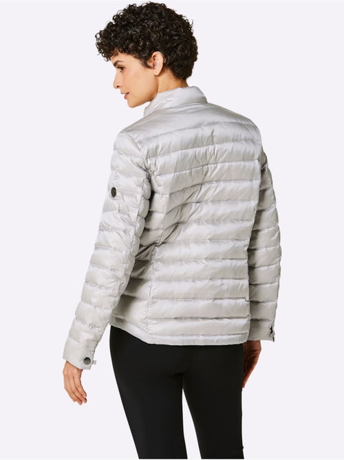 Veste Légère En Duvet Superbe Qualité Légèrement Brillante - Taille Standard - Helline - Kiabi Veste Légère En Duvet Superbe Qualité Légèrement Brillante - Taille Standard - Helline - Kiabi