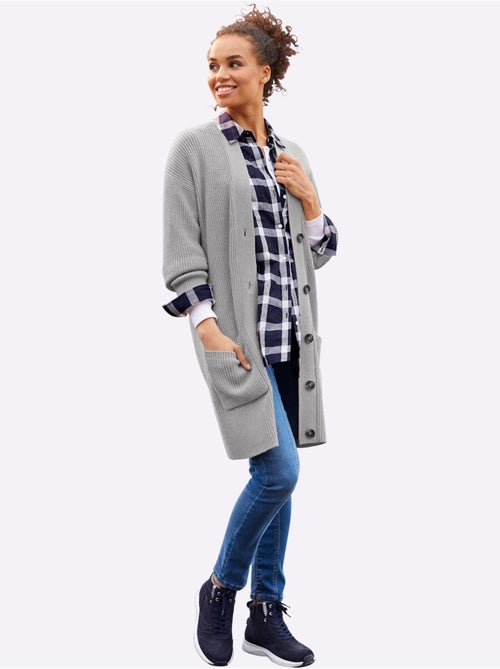 Veste longue en tricot 2 poches plaquées - taille standard - helline - Kiabi Veste longue en tricot 2 poches plaquées - taille standard - helline - Kiabi
