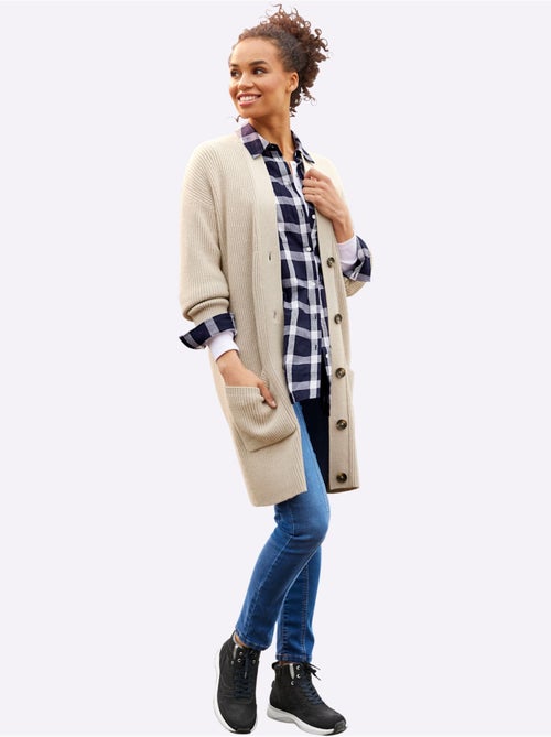 Veste longue en tricot 2 poches plaquées - taille standard - helline - Kiabi Veste longue en tricot 2 poches plaquées - taille standard - helline - Kiabi
