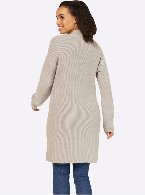 Veste longue en tricot 2 poches plaquées - taille standard - helline - Kiabi Veste longue en tricot 2 poches plaquées - taille standard - helline - Kiabi