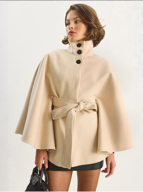 Veste longue texturée avec fermeture boutonnée lucci - Kiabi Veste longue texturée avec fermeture boutonnée lucci - Kiabi