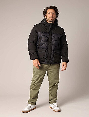 Veste matelassée avec capuche et poches plaquées
'Deeluxe'