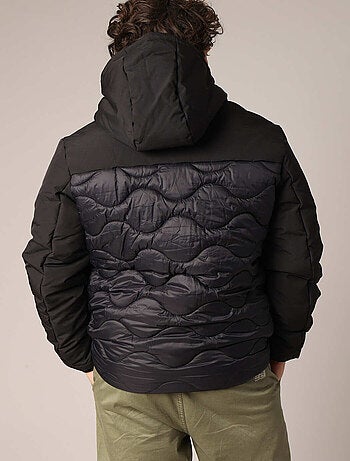 Veste matelassée avec capuche et poches plaquées
'Deeluxe'