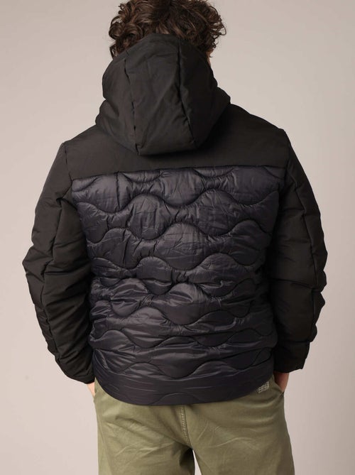 Veste matelassée avec capuche et poches plaquées
 'Deeluxe' - Kiabi