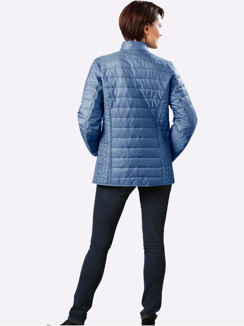 Veste matelassée avec col montant et deux poches cousues - Taille standard - Moda Vilona - Kiabi Veste matelassée avec col montant et deux poches cousues - Taille standard - Moda Vilona - Kiabi