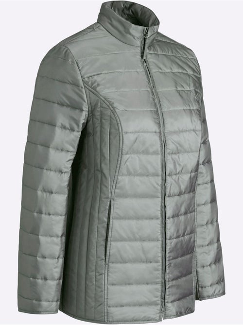Veste matelassée avec col montant et poches cousues - Taille standard - Moda Vilona - Kiabi Veste matelassée avec col montant et poches cousues - Taille standard - Moda Vilona - Kiabi