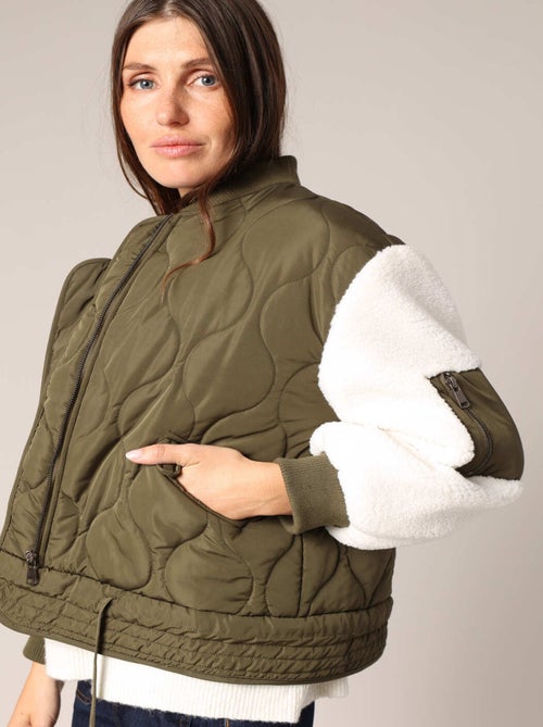 Veste matelassée bicolore avec manches effet sherpa 'Deeluxe' - Kiabi