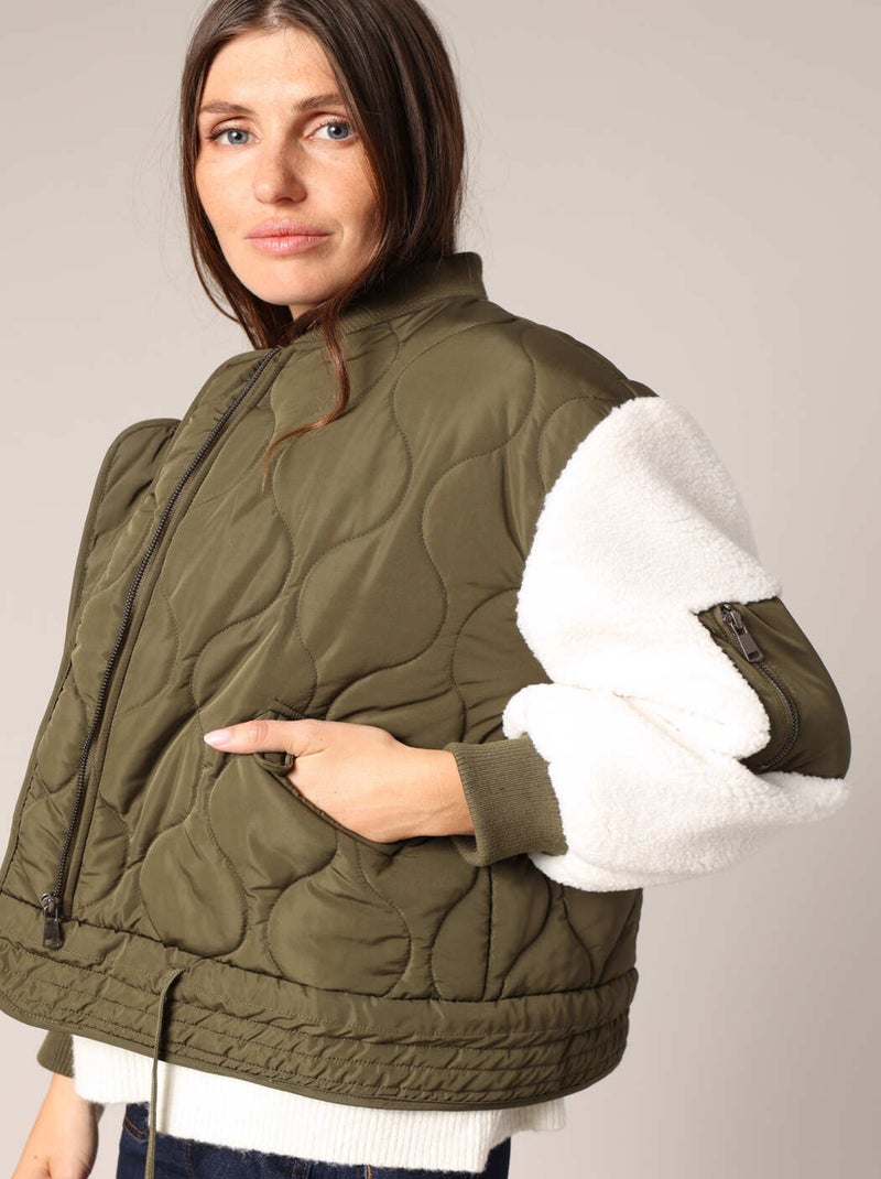 Veste matelassée bicolore avec manches effet sherpa 'Deeluxe' Vert kaki clair - Kiabi