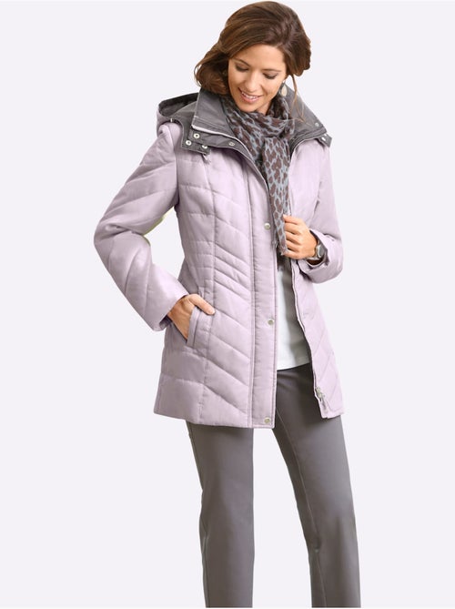 Veste matelassée habillée avec capuche et poches à col montant - taille standard - moda vilona - Kiabi Veste matelassée habillée avec capuche et poches à col montant - taille standard - moda vilona - Kiabi