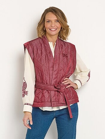 Veste matelassée sans manches avec ceinture