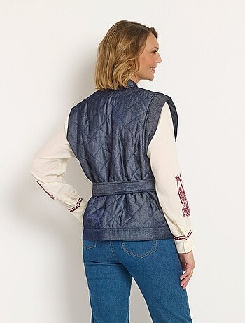 Veste matelassée sans manches avec ceinture