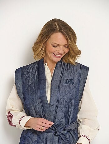 Veste matelassée sans manches avec ceinture